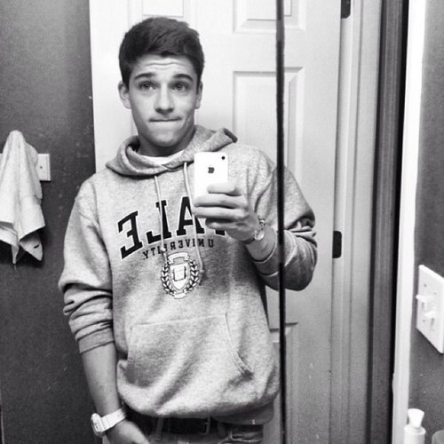 Hi, Im Sean. Im an Aberocrombie/Hollister model. Im an adrenaline junkie.