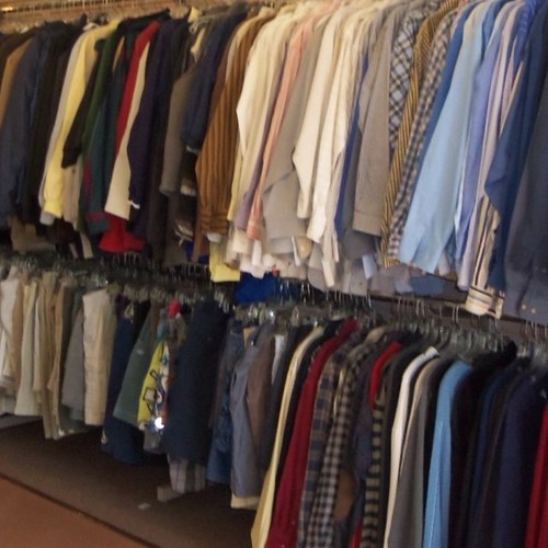 I am a buyer and seller of all things thrifty! Lover of auctions, yard sales and treasure hunting :)