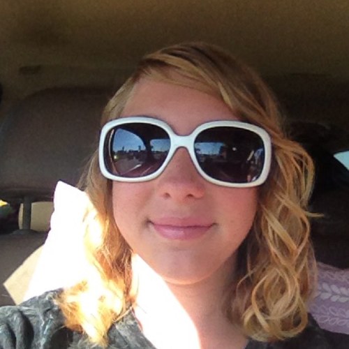 Hey my name is Elena and i am a Belieber and my bestfriends are Tyler, Kathryn, Annie, Tessa, Bailey, Claire, Jordan etc. Skating is my life love everyone!!!!!