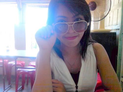 I'm Binel and im petite,I love pretty boys and I love to eat.