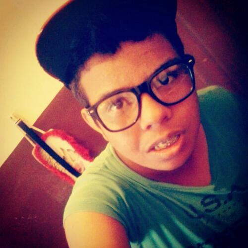 Robertt Fernando, Menino de 16 ans, Sangue de Libriano, Bobo, Chato, Feio e Bipolar tenho milhares de defeitos, alguns medos, vários problemas. Mas e daí?