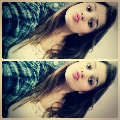 Amo amar e amo ser amada, 
Amo sonhar e acreditar que meus sonhos vão se realizar.
 Sou do @luansantana e de mais ninguém *---*