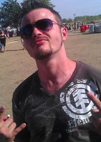 an amazing father of 3 ....mechanic in training and leader of hektopolis i am the hektik one
