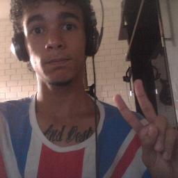 Skatista Iniciante - Guitarrista Amador - Uma mente que se abre a uma nova ideia,jamais voltará ao seu tamanho de origem ^ ^ SKATE AND DESTROY
