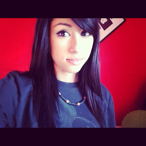 I'm Evelyn. A fashion fanatic. Self proclaimed movie expert. DealFlicks project manager. #followback #F4F #teamfollowback