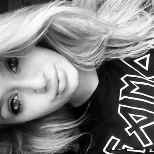 Just an average girl. Not famous. Not rich. But hoping to be some day =] Movie goer. DealFlicks intern. #followback #f4f #teamfollowback