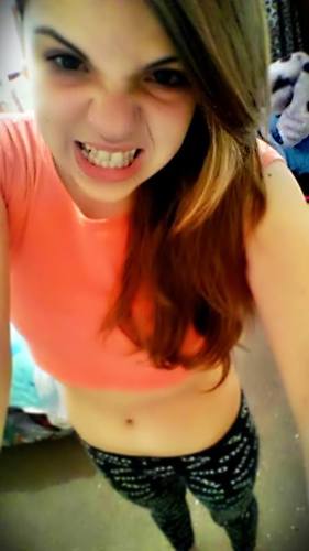 follow me i follow baaaack :*!!