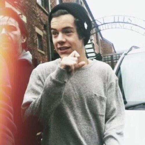 Hey if you followed @nouisasylum that'd be really cool and oh i want you to know you are amazing ily stay cool ♡♡