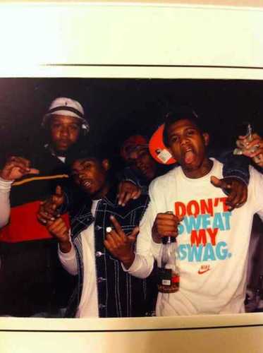 I been on sum Fuck da World shit Lately kuz i Grind to get were Im at...Dez Niggaz dont wanna see me wit dem Stacks.....R.i.P & FREE MY NIGGAZ