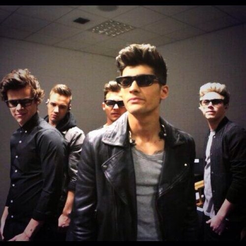 We are Directioner till the end. We Love 5 boys @Louistomlinson @Harry_Styles @Niallofficial @Real_Liam_Payne @Zaynmalik1 Follow us for more update