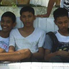 pompadour_josa's profile picture. But i'll never survive with dead memories in my heart.