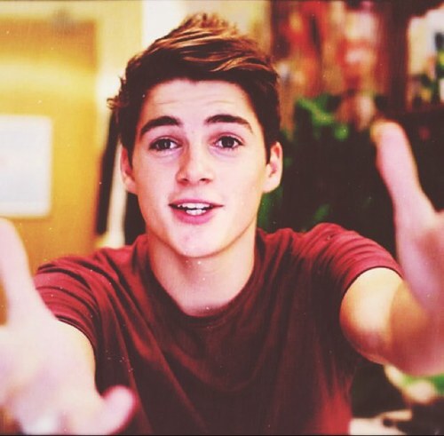 FilmmakerFinn's profile picture. Finn Harries Roleplayer
