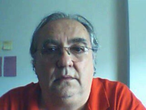 Pantaneiro, amo familia, praia, cerveja, charutos, futebol. Não nessa ordem. Hoje com 73 vivo de uma aposentadoria do INSS, e nenhum tom de cinza
