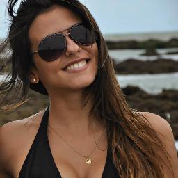 Estudante de Design Industrial pela UFPB. Viciada em cinema, fotografia, música, livros e mar.