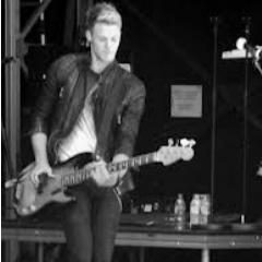 19.an Austie-guy who loves cupcakes and pizzas.I'm a kite-boarder and at the same time,I sing for a cause.
