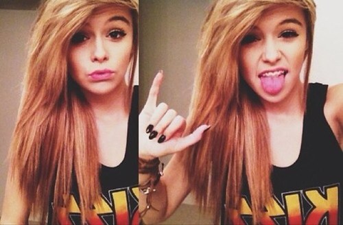 Im best at being myself | Talk to me, i dont bite. Maybe (; | Stay Weird ✌ | Lost the one close to me | Single/ Looking | Broken | Andrea is my sun shine |