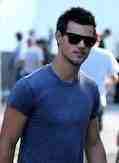 I am taylor Lautner i am a actor i am handsome and kind RP 21+ i love @Ms_Miranda_Kerr doint tuch her