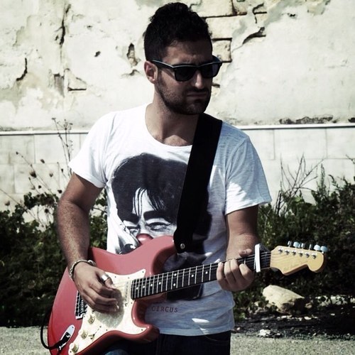 MCorcella's profile picture. Suono e leggo, tanto