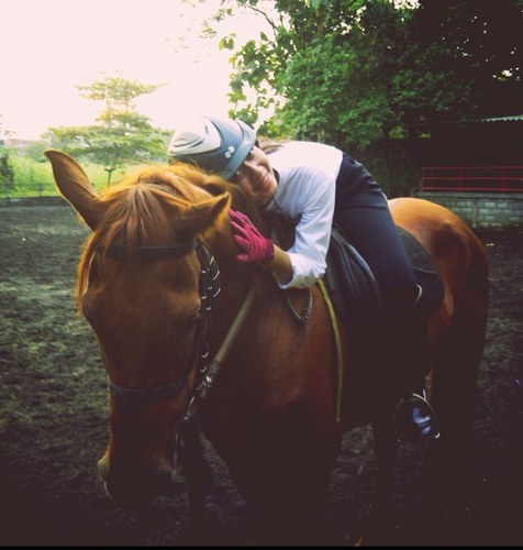 sellyshafira's profile picture. Profile photo was 15 years & kg ago. Never trust social media.