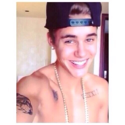 ♡He sings. He writes. He's fun. He raps. He's talented. He's stole millions of hearts. He's my idol. He's perfect. He's Justin Drew Bieber.♡He's my everything.♡