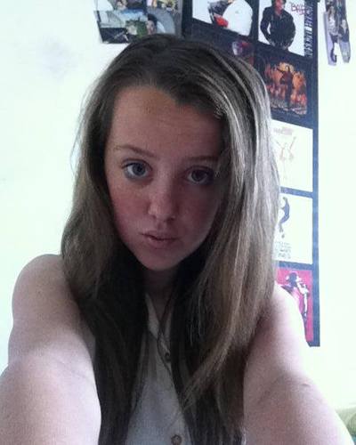 I love miley cyrus, she is all over my wall :) .. I love her so much,..I was born July 14th 2000.. Follow and find out more