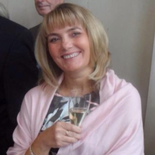 Lover of champagne, time spent with friends and holidays in the sun. Also talent and development lead for UK Sales and Marketing at #PwC_UK.