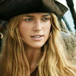 Pirata. Capitana del Luna Roja. Hija de puta con gracia. Amante de toda mujer. Odio a los pielseca. Adoradora del agua. Declarada enemiga de Puerto Esmeralda.
