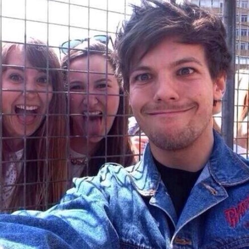Hiiiii. Follow @fondylourry, yeah??