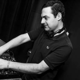 Músico y DJ! Sesiones en festivales como FIB, SOS 4.8, ArenalSound, Sonorama, SanSan. DJ residente mensual @maravillasclub Madrid Ex-Vacaciones @cliffordrecords
