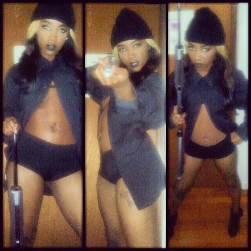 tats n guns.! kcrazy chick n i love god.!