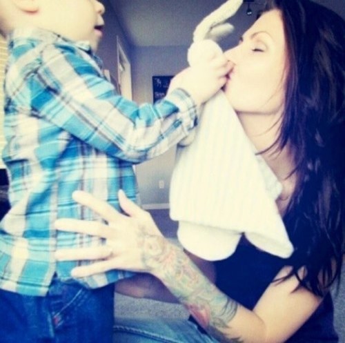 oh, just a supermom venting about my un-super baby daddy. 21. two baby boys.