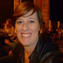Enfermeira, Professora, bem humorada e de bem com a vida.