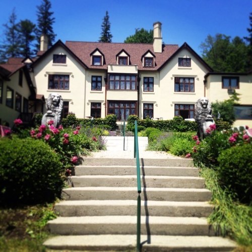 Gilded Age elegance and serenity meets modern convenience at this Berkshire bed and breakfast.