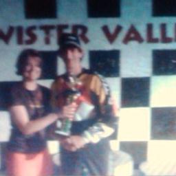 mxrider1969's profile picture. Loves Motocross, getting it in the dirt, has only one arm but can rip it up !