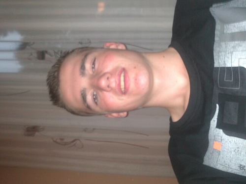 professioneel twitter persoon, beroeps onzin schrijver , loved by me.    Instagram : @robuit_