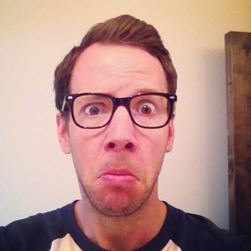 Fã clube dedicado a melhor banda do mundo:Simple Plan Twitter desde: 22/08/2012 donas: @vickegarcia e @nathaliacitou