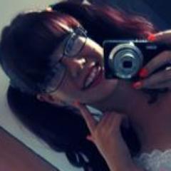 Aρєnαs uмα garota,cσм α αlєgrία dє uмα crίαnçα...α мαlícία dє uмα adolescente...є σs sentimentos dє uмα мulhєr.. ♥