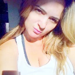 Me provoque.
Me beije.
Me desafie.
Me tire do sério.
Me tire do tédio.
Vire meu mundo do avesso. Meu Facebook: http://t.co/xqpykeANkA
