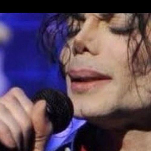 Michael Jackson Freak!!! I eat, breathe and live Michael. I love my kids and my mj family.