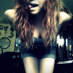 Enemiga del aburrimiento, siempre en compañía de una sonrisa, impaciente, ilusa y desordenada. No me gusta dormir sino soñar. Facebook http://t.co/bVJYTtbCVV