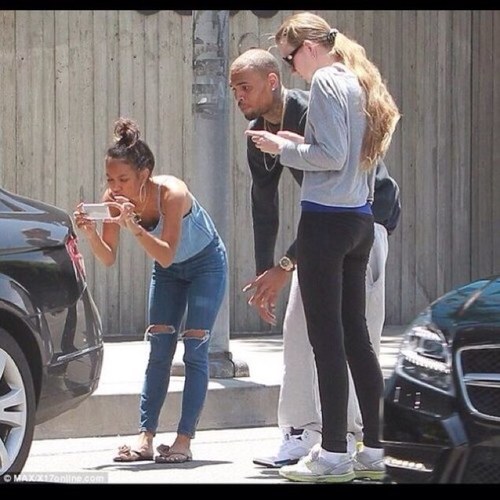 Official Chris Brown Twitter
 http://t.co/LyQ1etXZPY