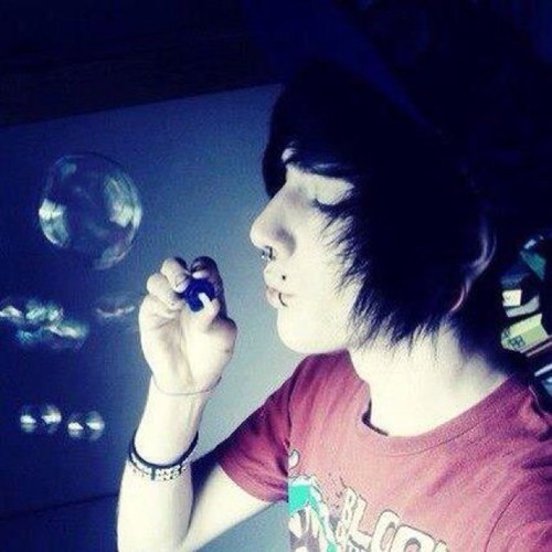 Ben, 18, bi, single. Bring Me The Horizon and Chelsea Grin.