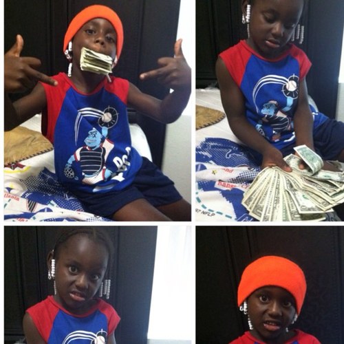 ((BABY NIKE GANG )) , IM 4 BUT GET RACKS LIKE IM 21 . MY BIG BROTHER SHOW ME LOVEE GO FOLLOW MY BIG BRO @MARCO_RNG AND MY BIG SIS @FKE_VEE