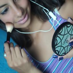 Eu curto todos os tipos de #musica.
Sou #SãoPaulina.
Eu Adoro praticar #esportes.
#Capricorniana 
EU SIGO QUEM ME SEGUE *-*