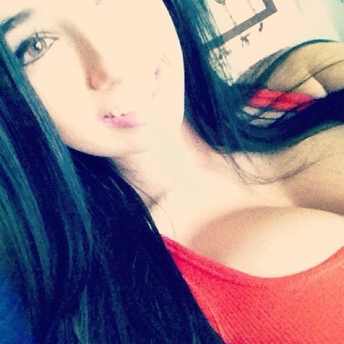 I'm Alexis. Alix for short. SF Giants Fan. Self proclaimed classic movie expert. DealFlicks marketing rep. #followback #F4F #TeamFollowBack