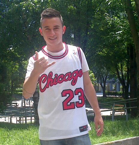 ((o__ O)) !!vive el PreSenTe!! ese es mi lema