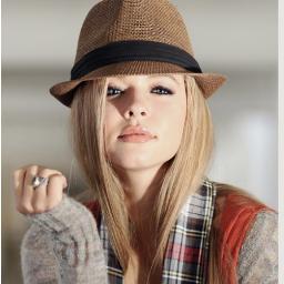 QueenLiarx's profile picture. Hi.  My name is Alison DiLaurentis; but I'm sure you already knew that.  I'm like Queenbee at Rosewood.   PLL Roleplayer.  (Best friend to @EmilyMcCullerz)