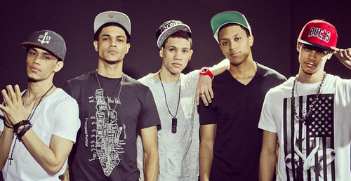 I run a tumblr blog dedicated to B5. http://t.co/fuWAqqqpdp follows welcome :)