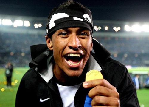 Volante do Corinthians e da Seleção Brasileira, Paulinho foi destaque na conquista do Pentacampeonato Brasileiro 2011, do título inédito da Libertadores
