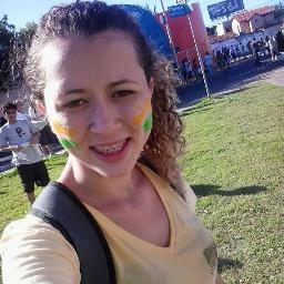 NiBurguezzynha's profile picture. “A fórmula da minha felicidade: um sim, um não, uma linha reta, um objetivo.”